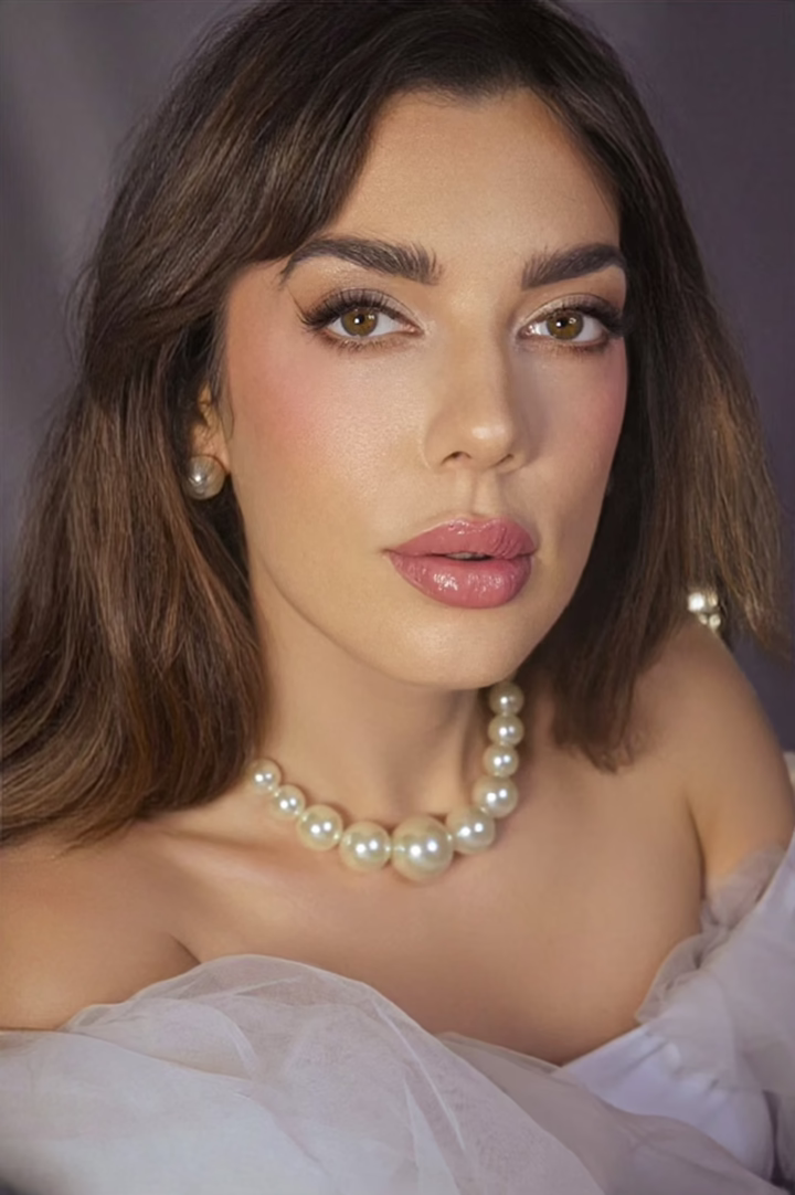 Braut Make-up mit weichem Glow, Schleier und ausdrucksstarkem Auge